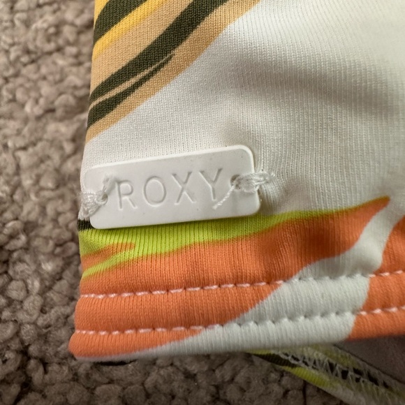 NWT Roxy Pt Beach Classics Floral-Print Halter Bikini Top L - Picture 4 of 6